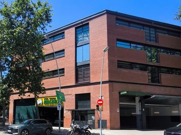Oficina amb ascensor de lloguer a Carrer d'Àvila 113