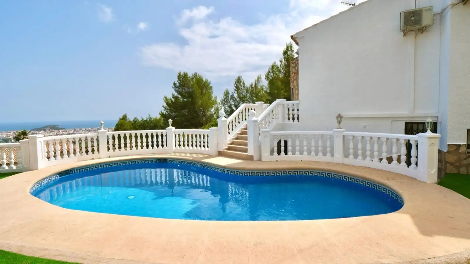 Piscina de Casa o chalet en venta en Dénia con Aire acondicionado, Calefacción y Jardín privado