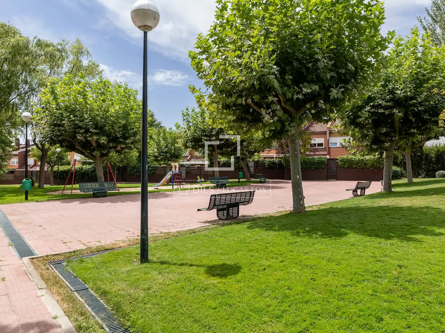 Vista exterior de Casa o xalet en venda en Majadahonda amb Aire condicionat, Jardí privat i Terrassa