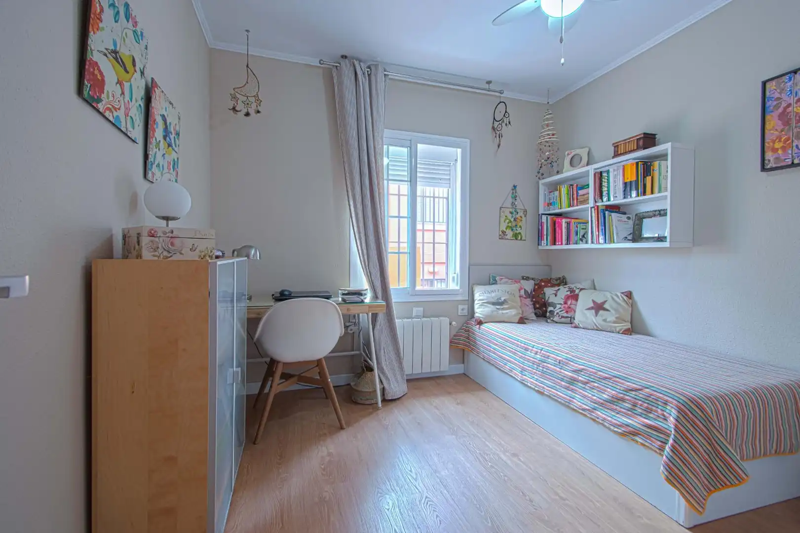 Habitación de Casa adosada en venta en Gines con Aire acondicionado, Jardín privado y Trastero