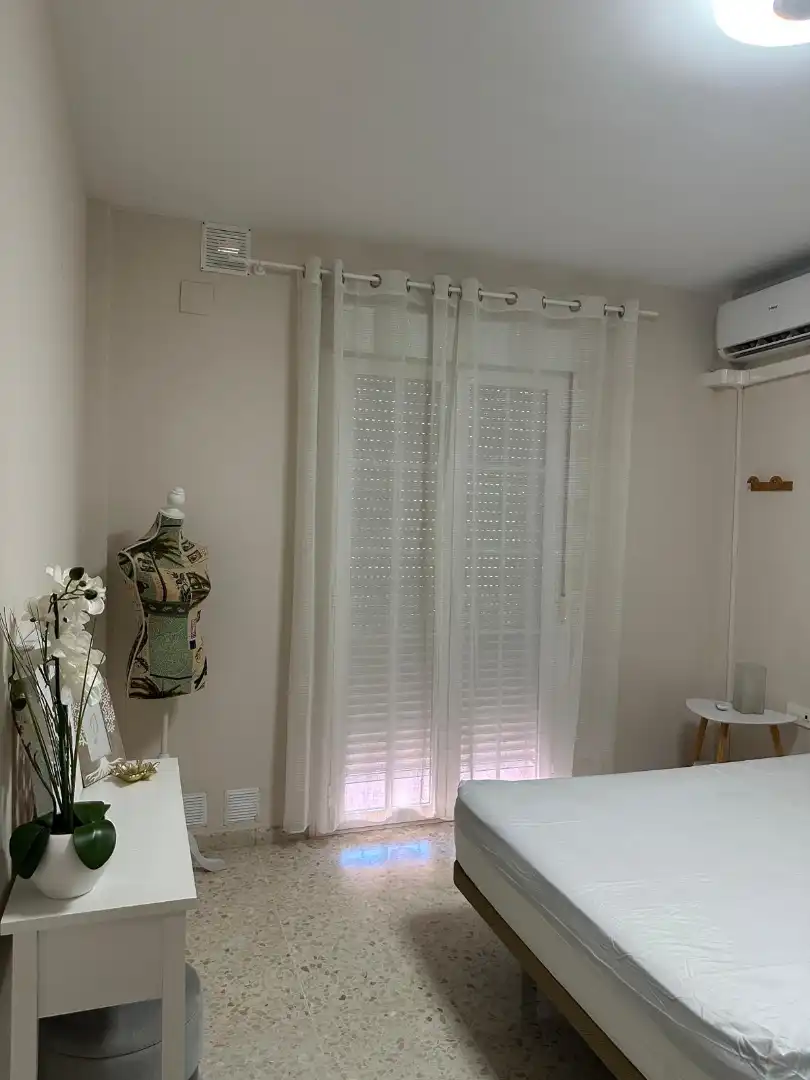 Dormitori de Apartament de lloguer en Almendralejo amb Aire condicionat, Moblat i Rentadora