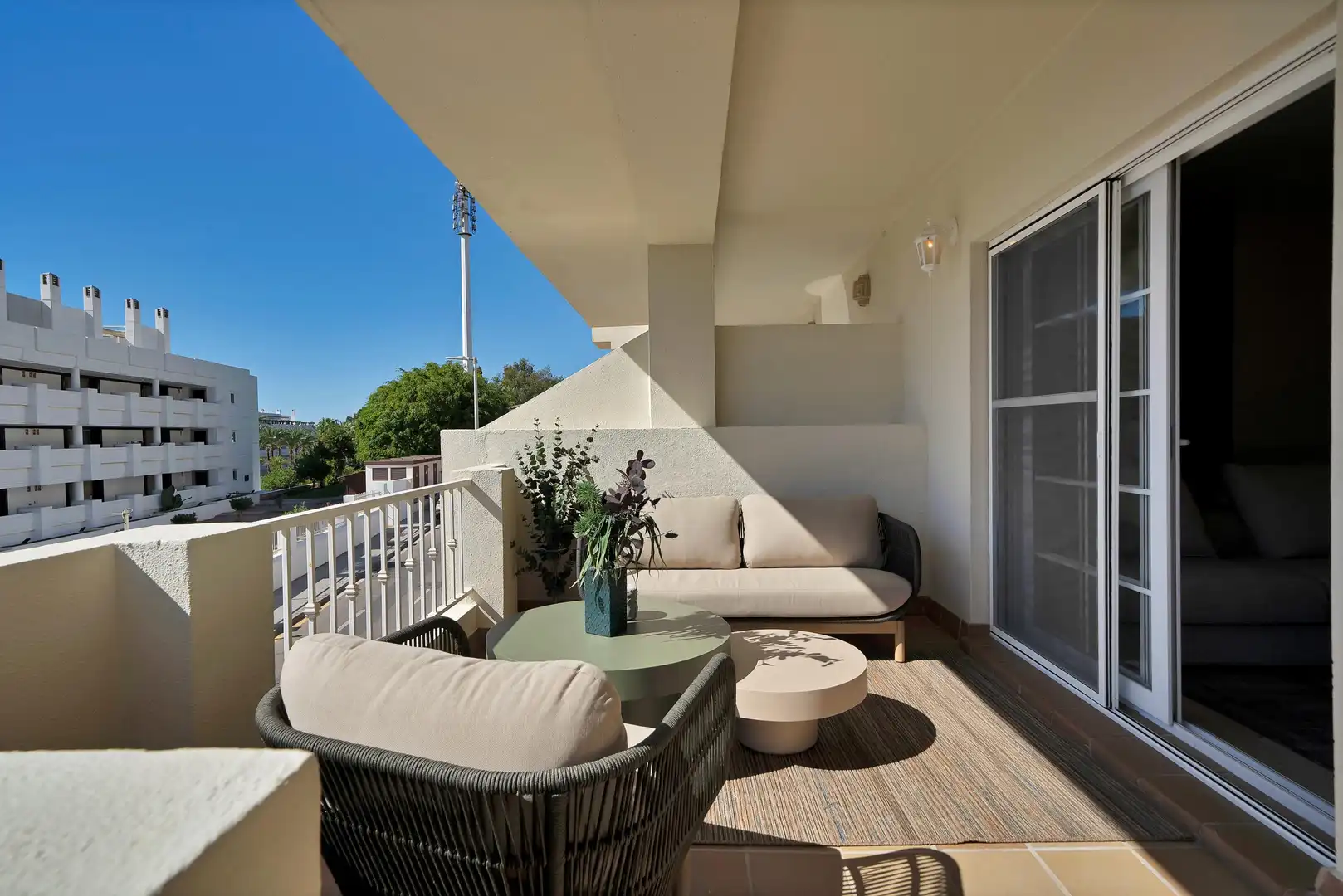 Terraza de Apartamento en venta en Marbella con Jardín privado, Alarma y Piscina comunitaria
