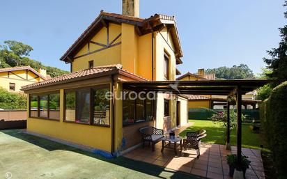 Jardí de Casa o xalet en venda en Camargo amb Terrassa