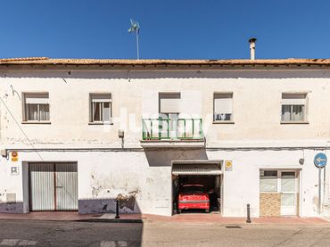 Casa con balcón en venta en Calle Arganda