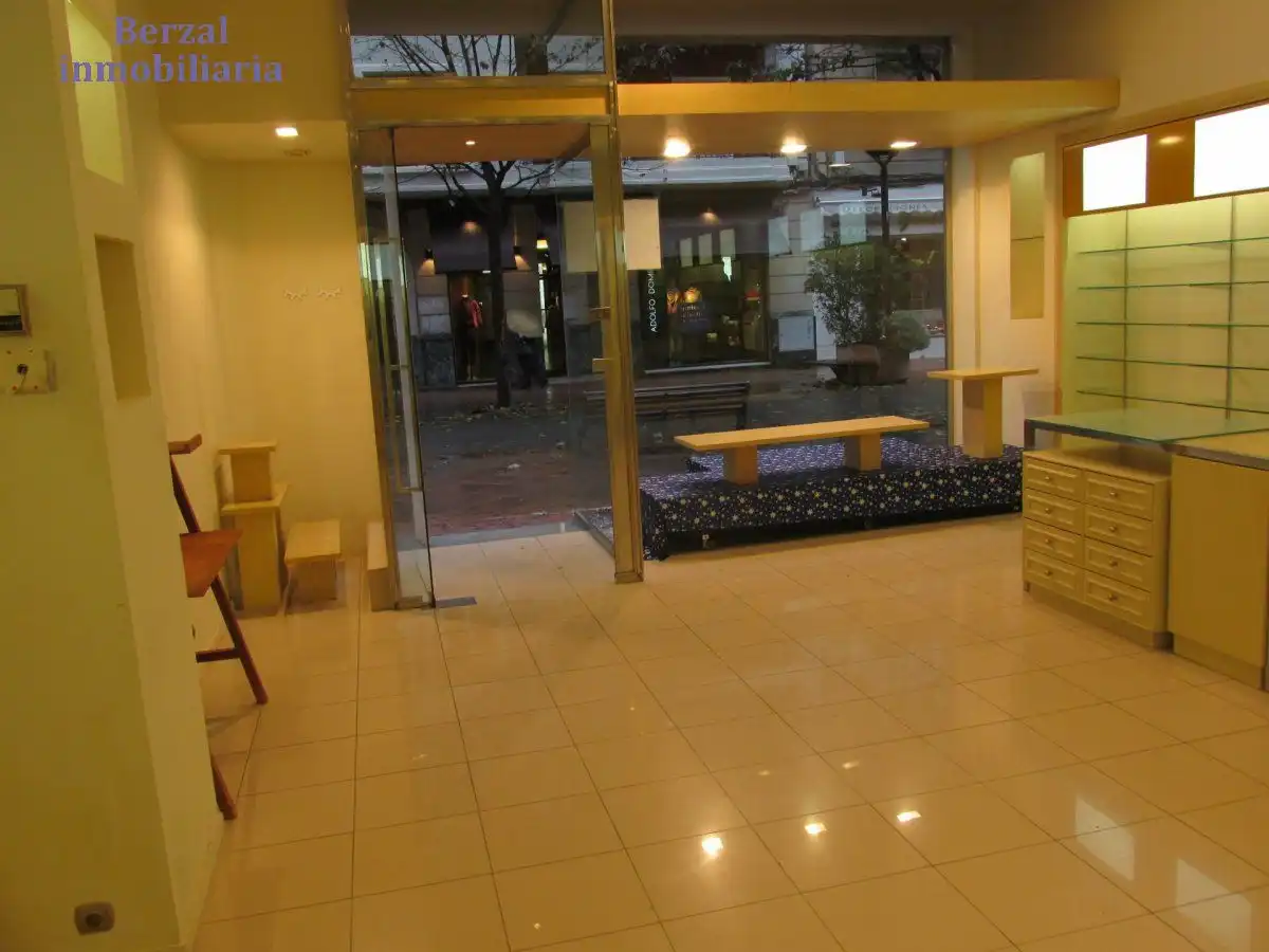 Local comercial en alquiler en Calle Doctores Castroviejo, imagen 3