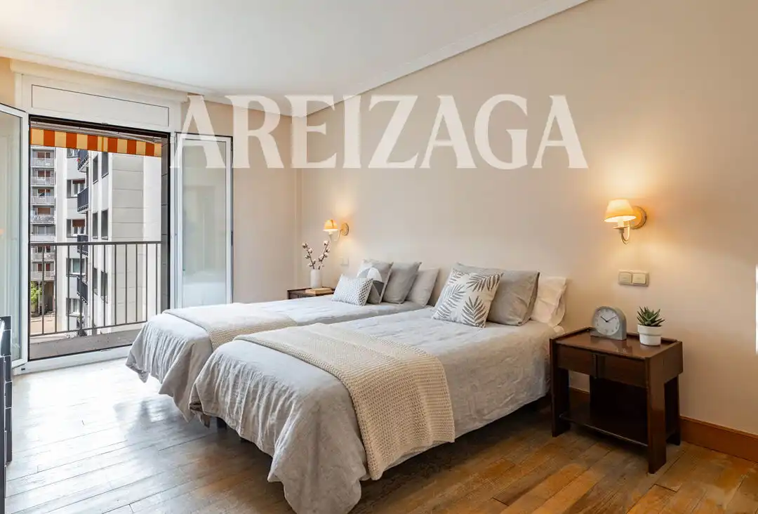 Schlafzimmer von Wohnung zum Verkauf in Donostia - San Sebastián  mit Heizung und Balkon