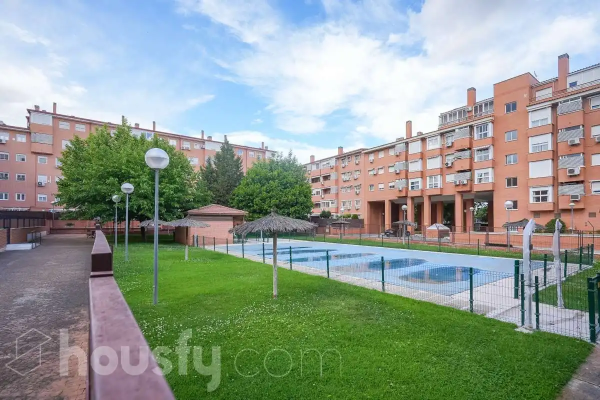 Exterior view of Flat for sale in Torrejón de Ardoz  with Air Conditioner, Heating and Storage room