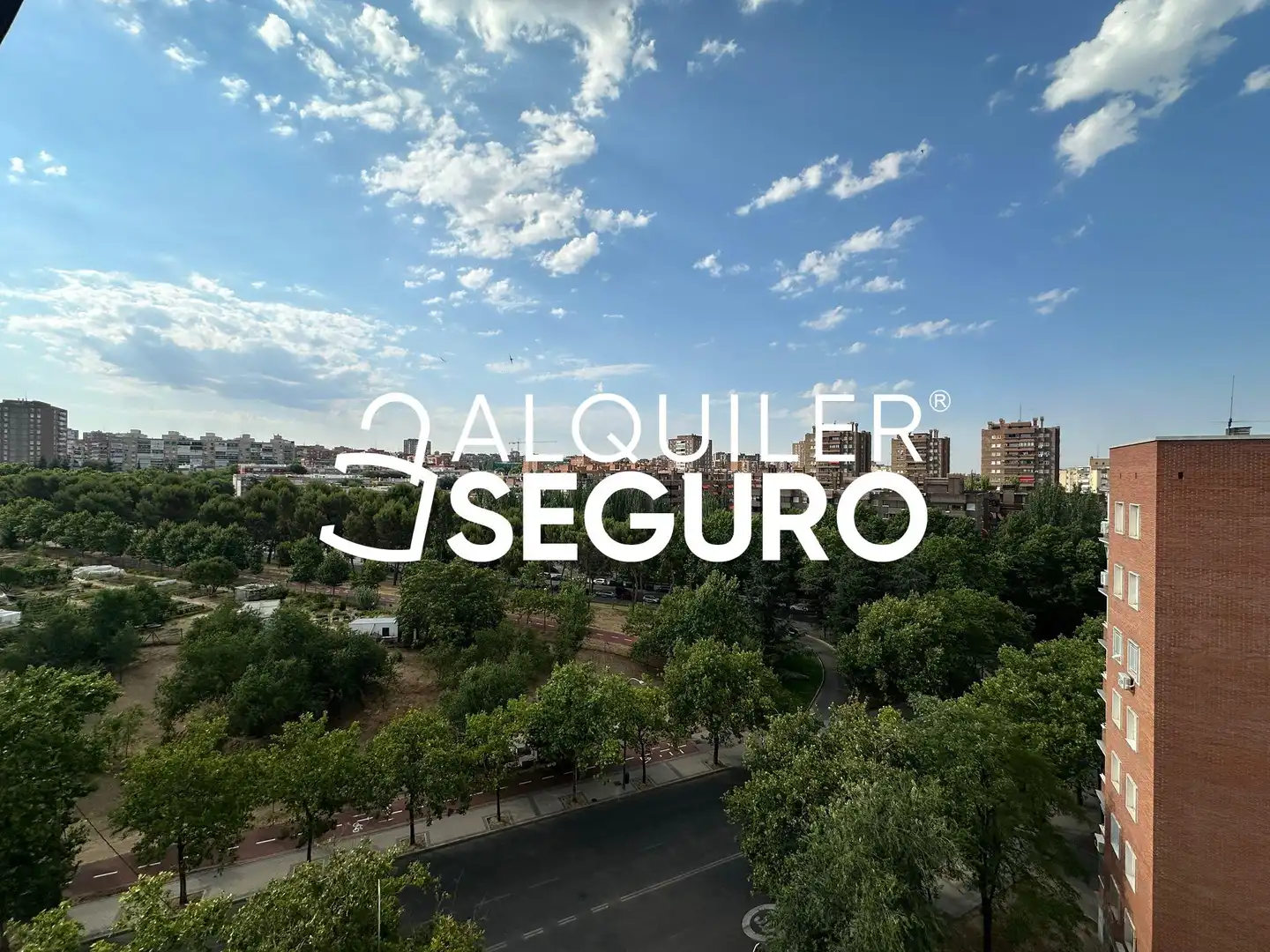 Exterior view of Flat for rent in Madrid  with Heating, Terrace and Furnished
