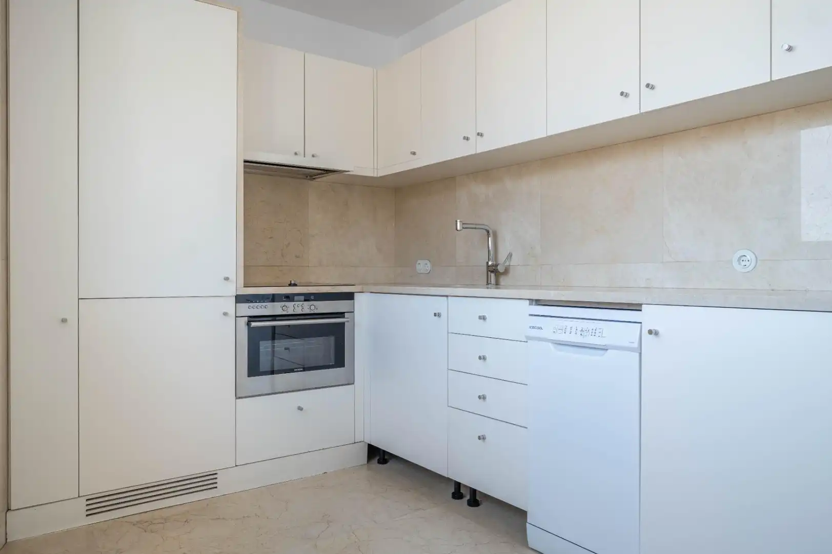 Cocina de Piso en venta en Granada con Calefacción, Parquet y Alarma