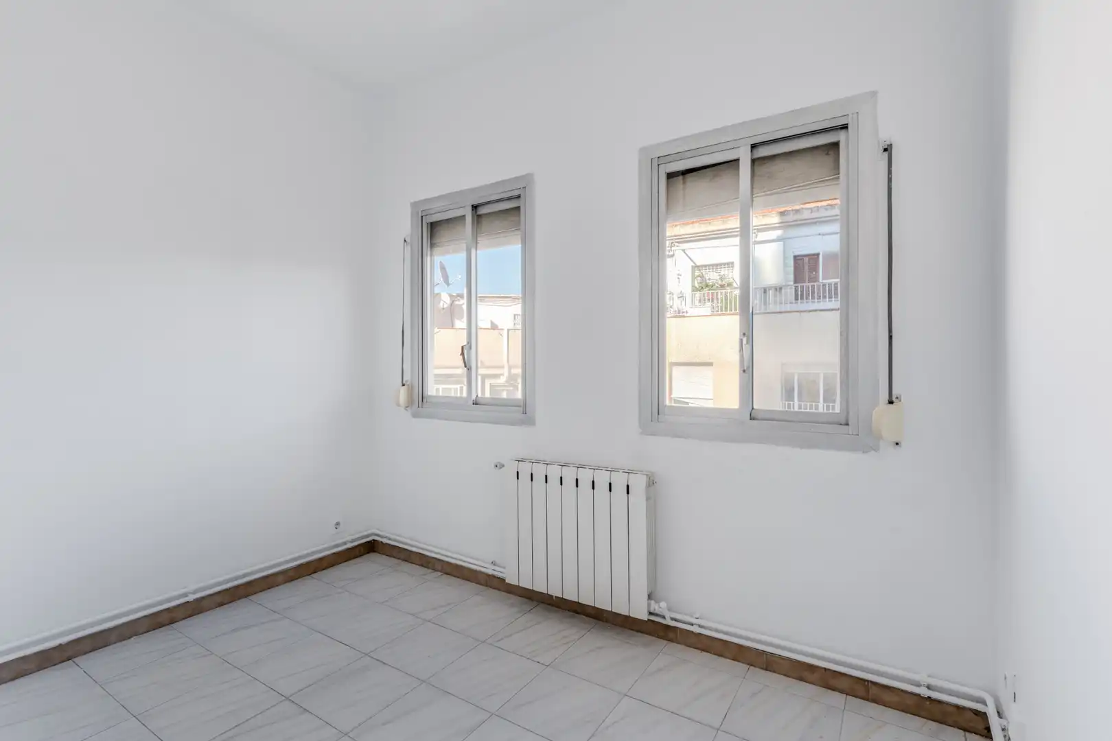 Schlafzimmer von Wohnung zum Verkauf in Barcelona mit Heizung, Ofen und Balkon