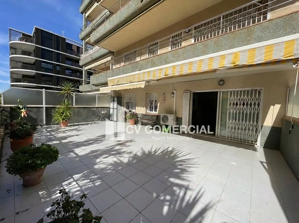 Baixos amb piscina en venda a Carrer Carles Barral, imagen 2