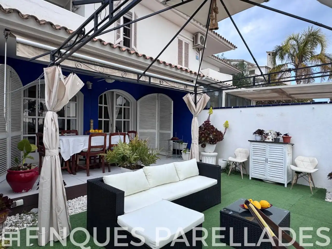 Jardí de Casa adosada en venda en Sitges amb Aire condicionat, Calefacció i Jardí privat