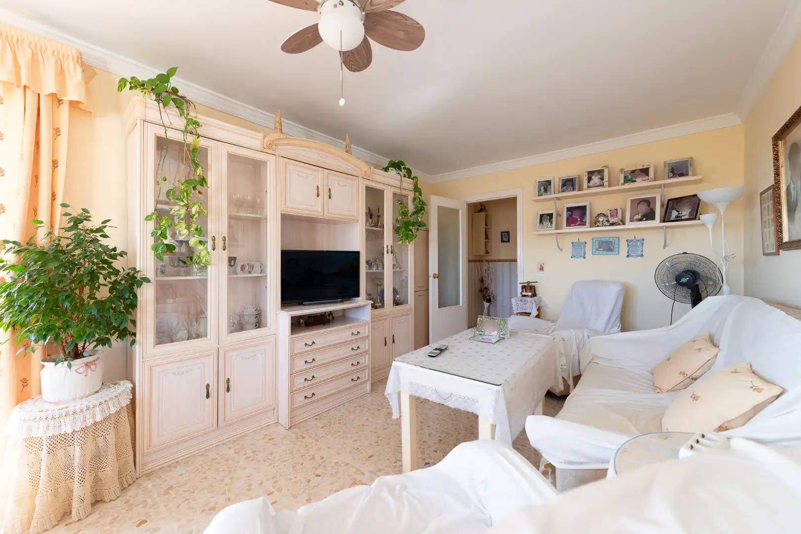 Living room of Flat for sale in Vélez-Málaga  with Terrace, Storage room and Community pool