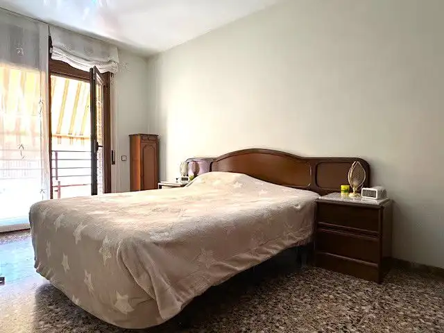 Schlafzimmer von Einfamilien-Reihenhaus zum Verkauf in Sant Boi de Llobregat mit Klimaanlage, Heizung und Terrasse