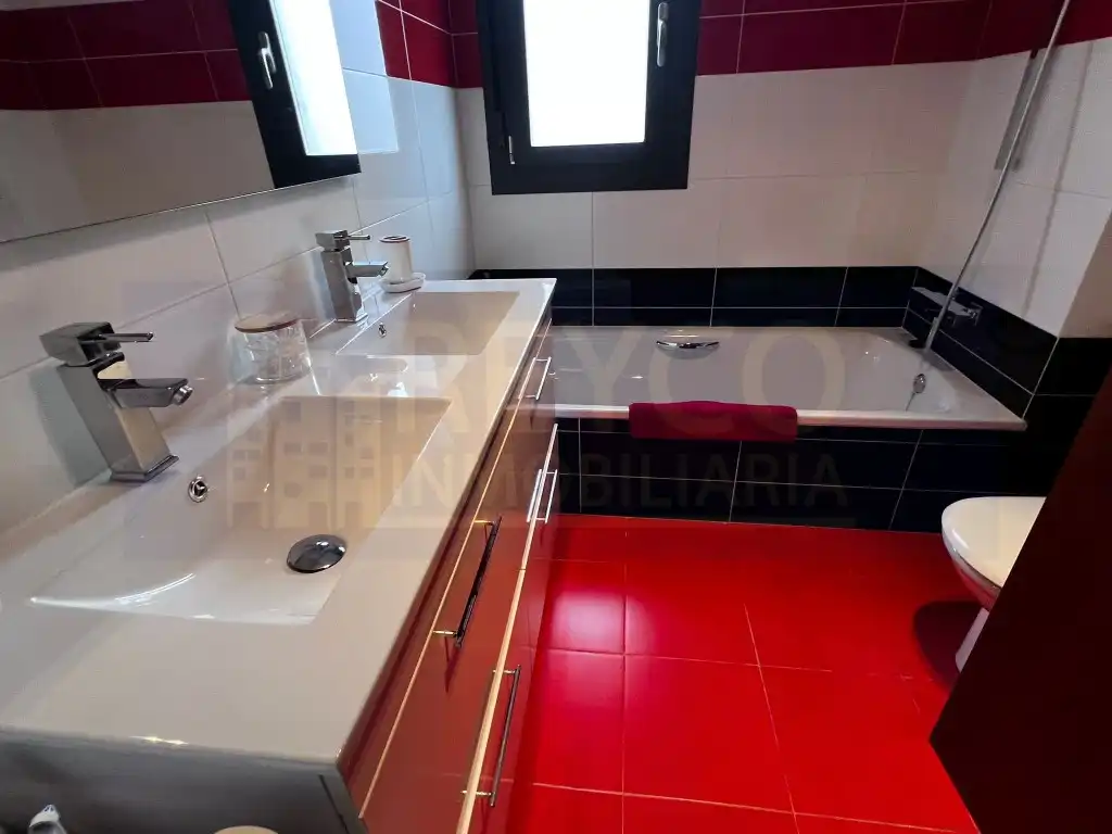 Bany de Casa o xalet en venda en Rodezno amb Jardí privat, Piscina i Forn