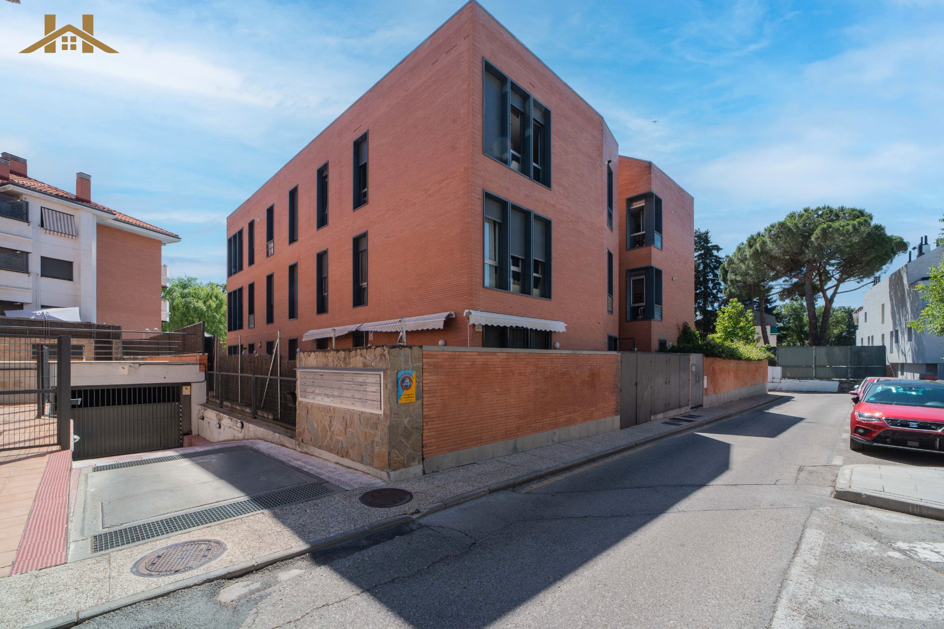 Vista exterior de Pis en venda en Torrelodones amb Aire condicionat, Calefacció i Parquet