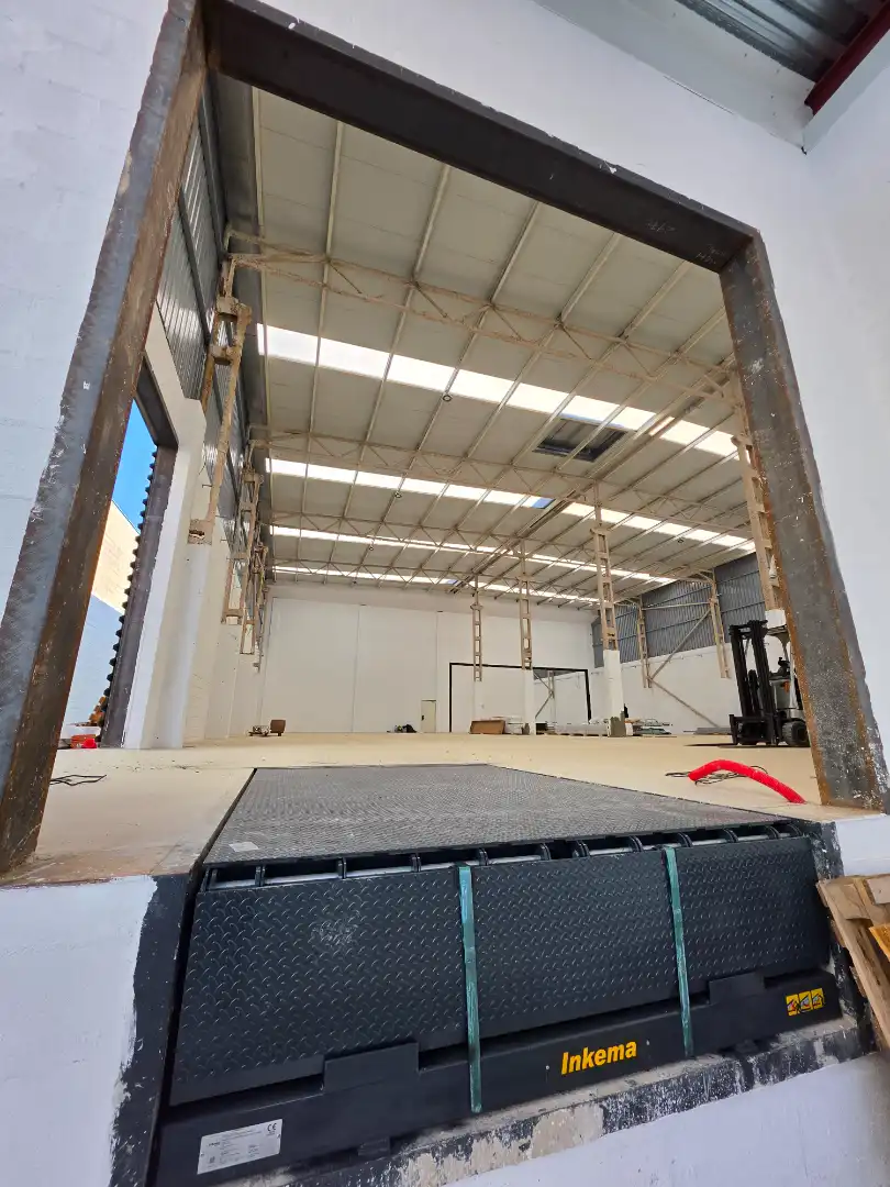 Nau industrial de lloguer a Carrer de Girona