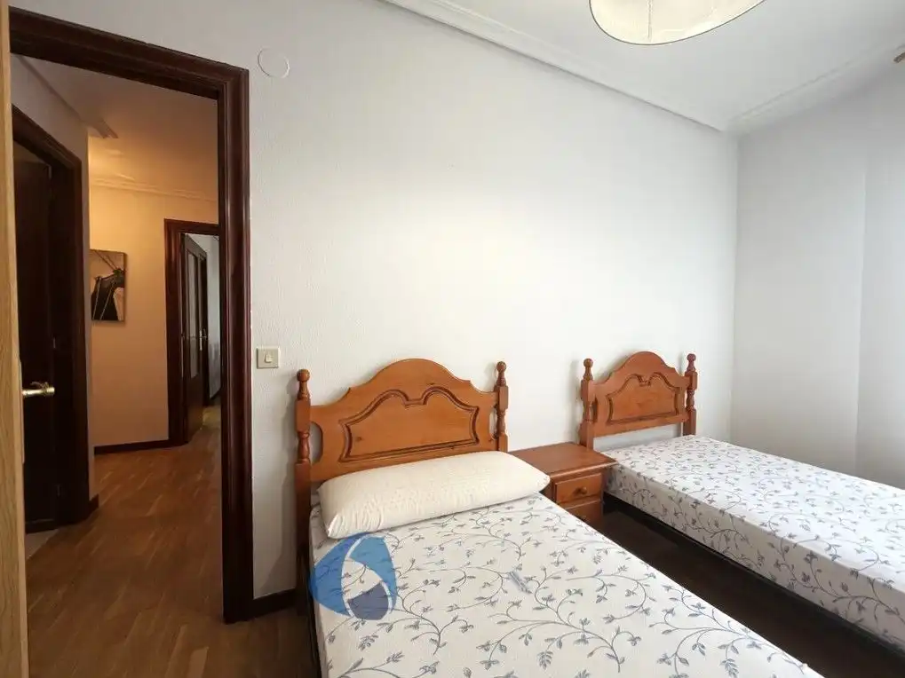 Dormitori de Apartament en venda en  Logroño amb Calefacció, Terrassa i Traster