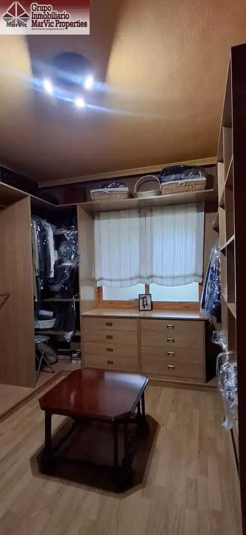Dormitori de Casa o xalet en venda en Benidorm amb Aire condicionat, Jardí privat i Terrassa