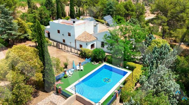 Casa-chalet en Venta en N-330 en Cofrentes