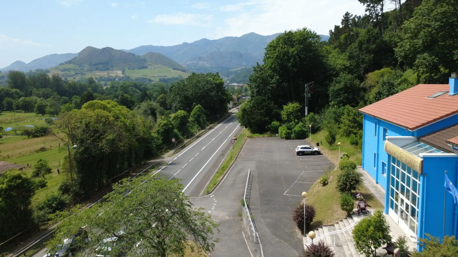 Vista exterior de Edificio en venta en Cangas de Onís