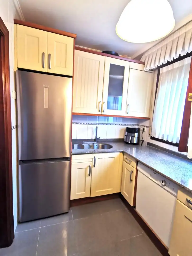 Cocina de Casa adosada en venta en Castro-Urdiales con Calefacción, Jardín privado y Amueblado