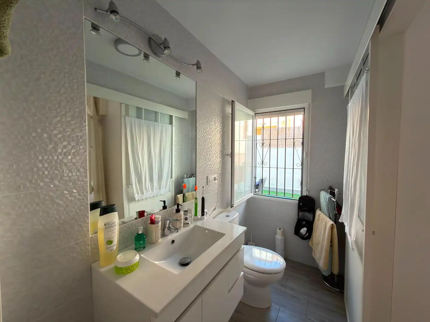 Bathroom of Detached homes for sale in Águilas  with Air Conditioner, Private garden and Balcony