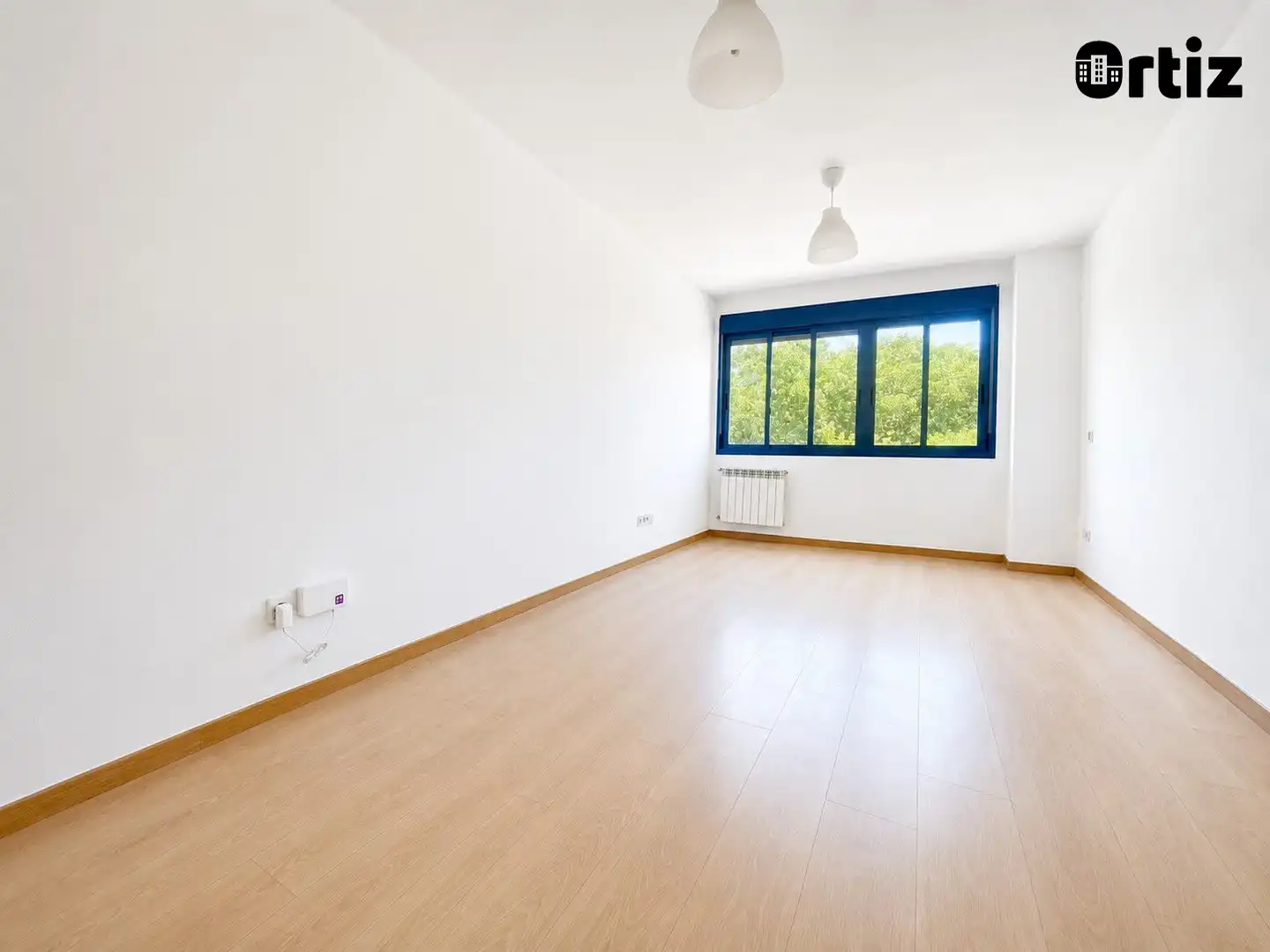 Schlafzimmer von Dachboden zum Verkauf in Alovera mit Heizung, Terrasse und Abstellraum