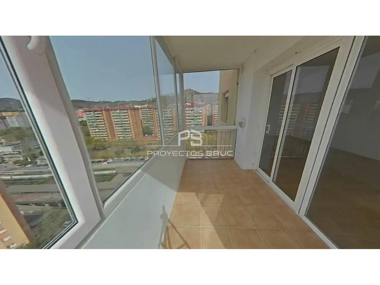 Vista exterior de Piso en venta en Nou Barris