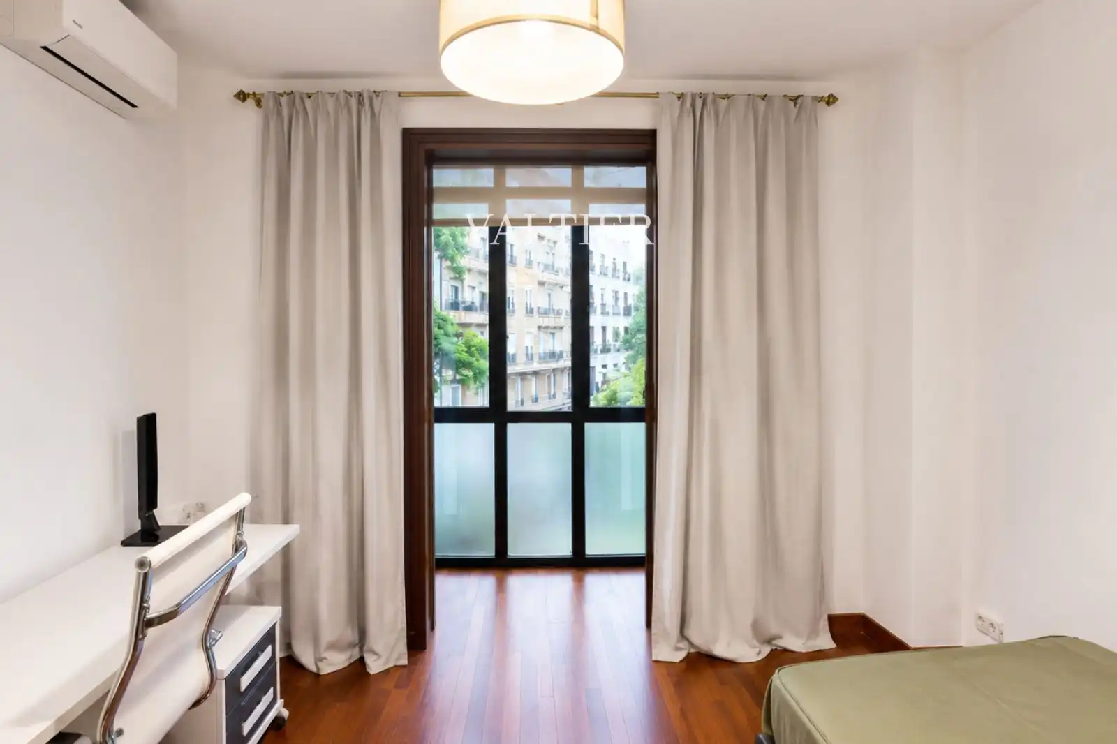 Bedroom of Flat for rent in Madrid  with Air Conditioner and Furnished