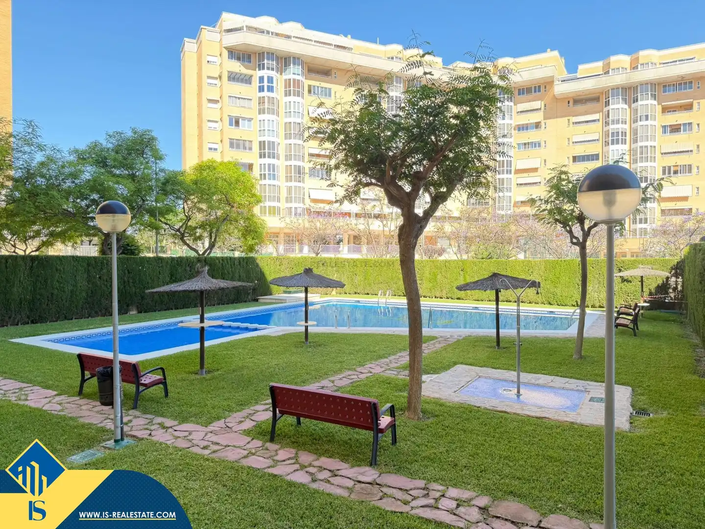 Piscina de Pis en venda en Alicante / Alacant amb Aire condicionat, Terrassa i Traster