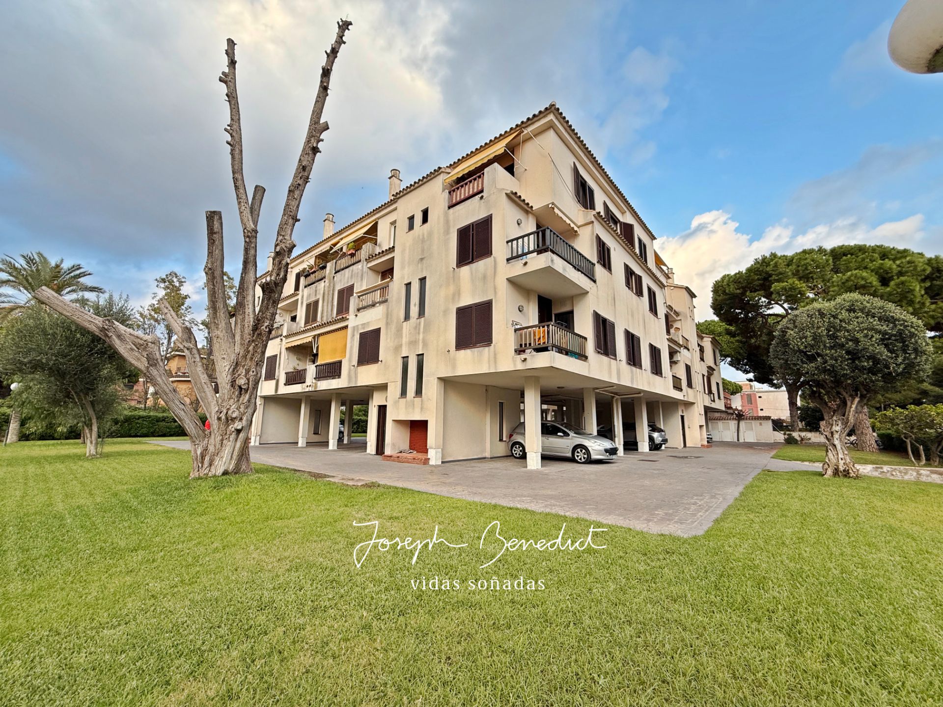 Vista exterior de Àtic de lloguer en Castelldefels amb Aire condicionat, Calefacció i Parquet