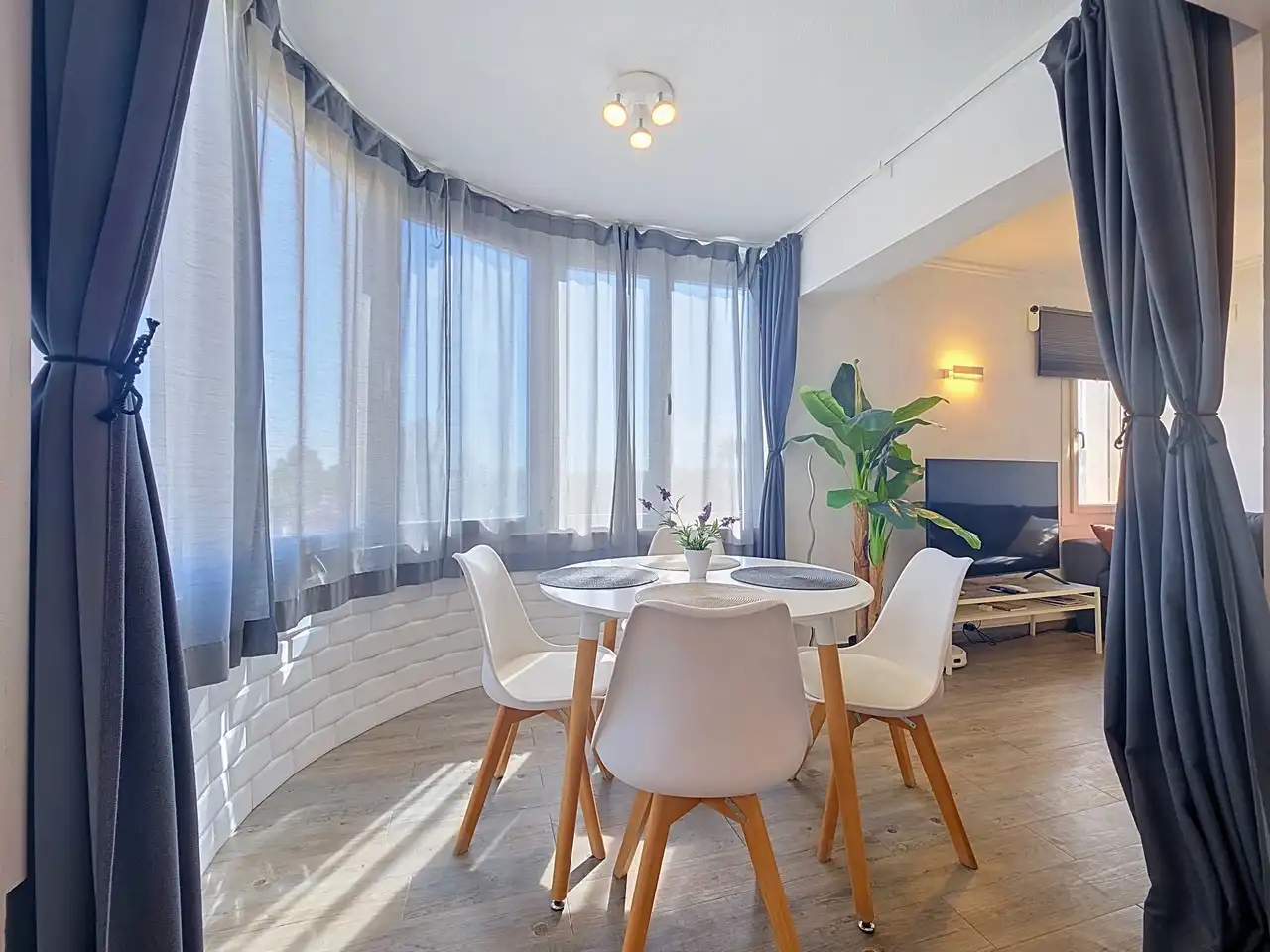 Apartament amb piscina en venda a Carrer Òliba 70