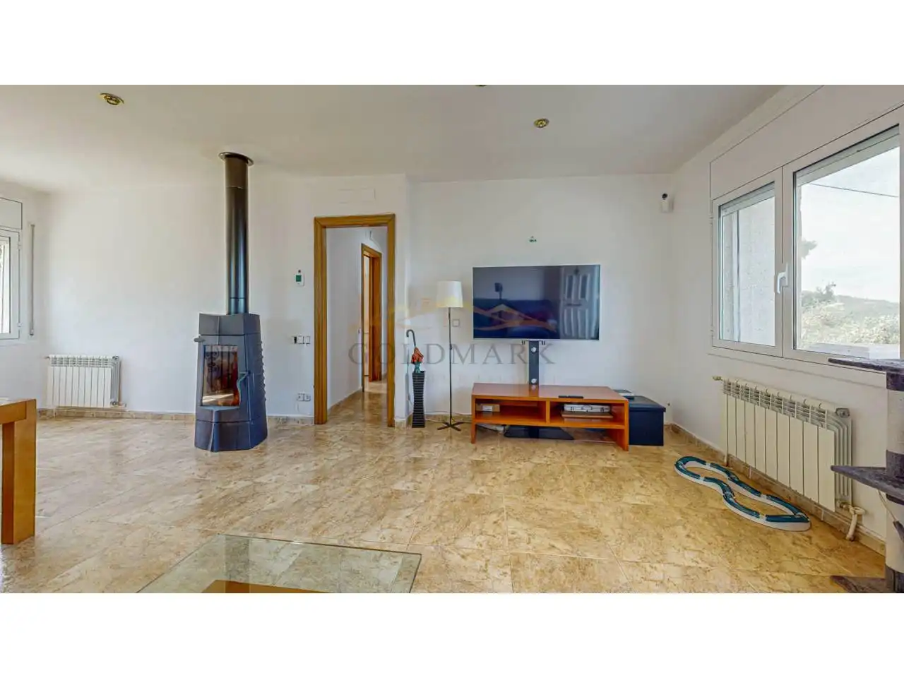 Sala d'estar de Casa o xalet en venda en Corbera de Llobregat amb Aire condicionat, Jardí privat i Terrassa