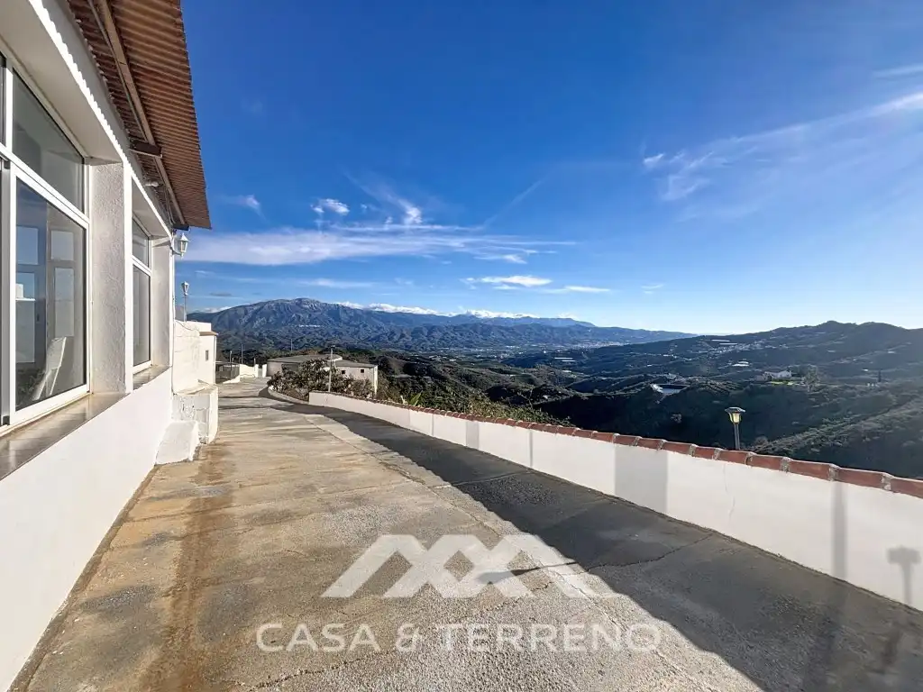 Vista exterior de Casa o chalet en venta en Macharaviaya con Aire acondicionado, Jardín privado y Terraza