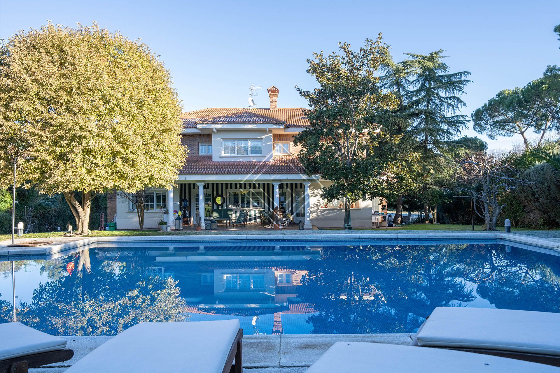Piscina de Casa o chalet en venta en  Madrid Capital con Aire acondicionado, Calefacción y Jardín privado