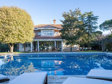 Villa con piscina in vendita a Las Lomas