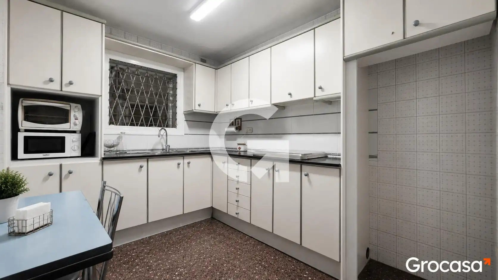 Kitchen of Flat for sale in L'Hospitalet de Llobregat  with Air Conditioner and Balcony