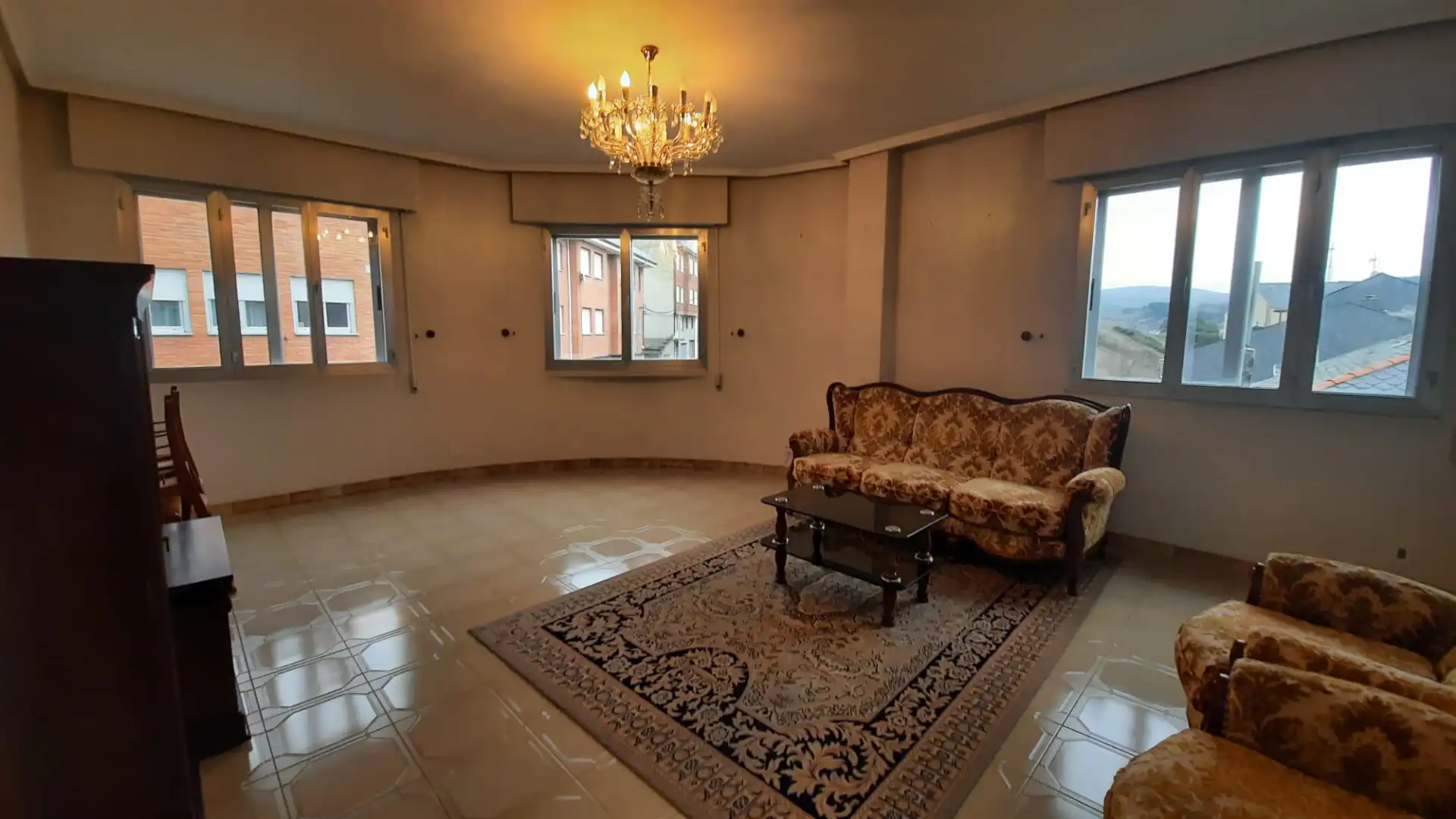 Sala d'estar de Edifici en venda en Ponferrada