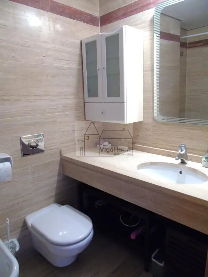 Bathroom of Flat for rent in Vigo   with Heating, Swimming Pool and Furnished