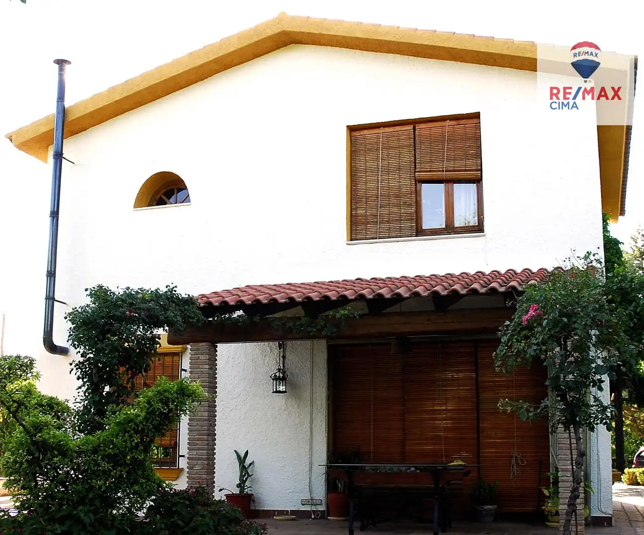 Vista exterior de Casa o xalet en venda en Baza amb Aire condicionat, Calefacció i Jardí privat