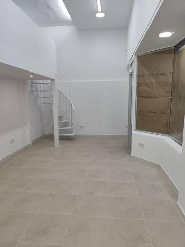 Local comercial en Alquiler en Carrer Ferrocarril d'Alcoi, 44 en Centro Histórico