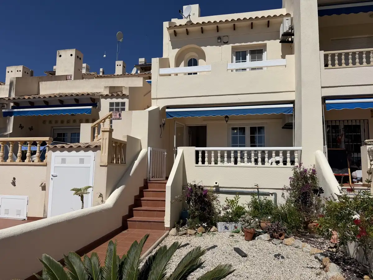 Vista exterior de Casa o chalet en venta en Orihuela con Terraza