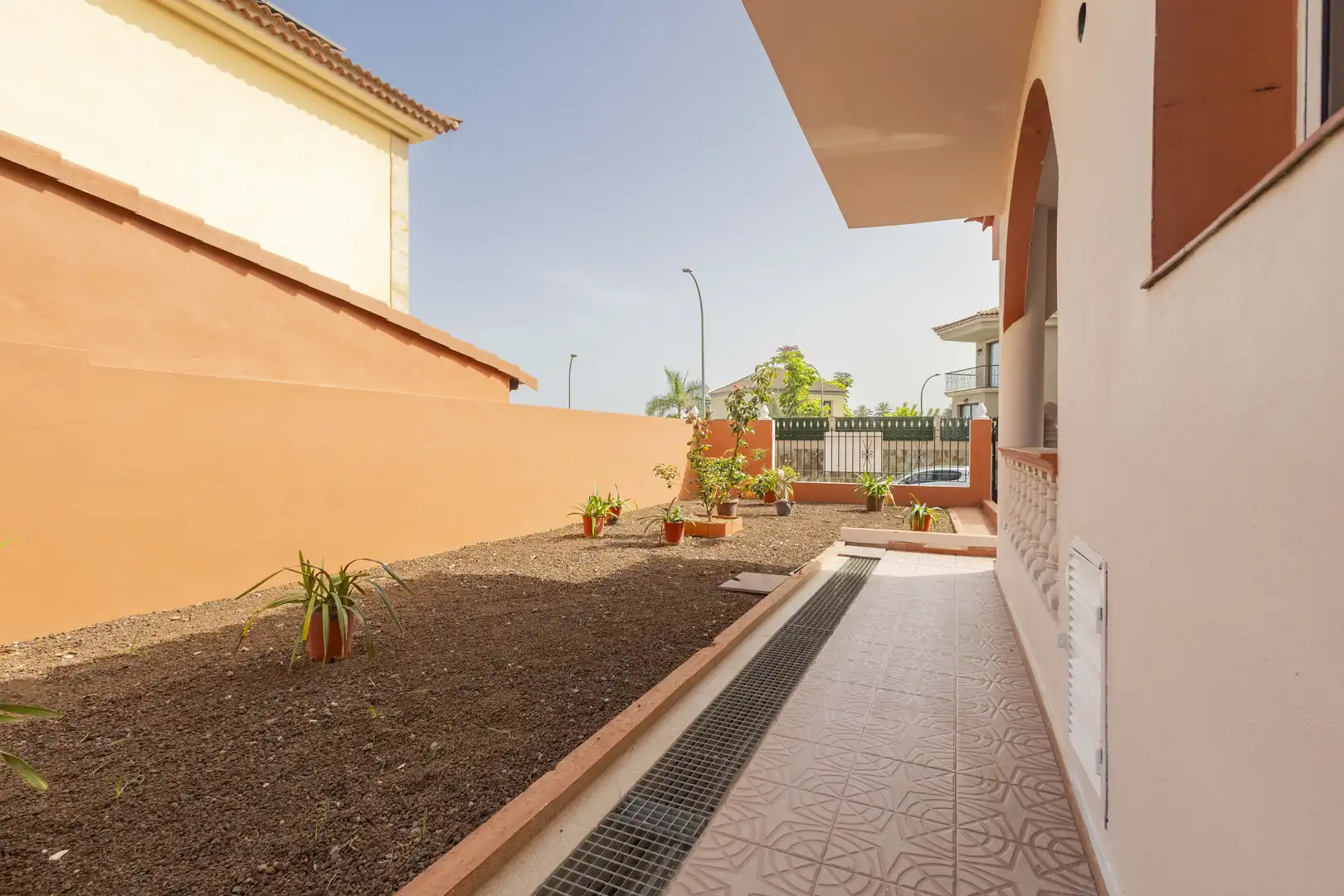 Terrasse von Einfamilien-Reihenhaus zum Verkauf in Los Realejos mit Privatgarten, Terrasse und Abstellraum