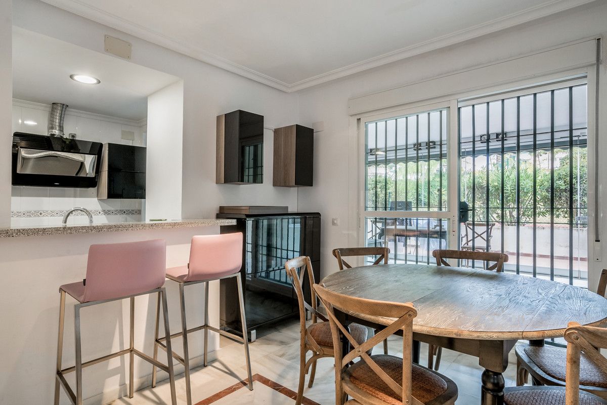 Menjador de Apartament en venda en Marbella amb Aire condicionat, Moblat i Internet