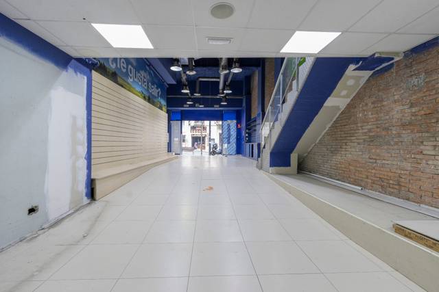 Local comercial en Alquiler en Carrer de Sants en Sants