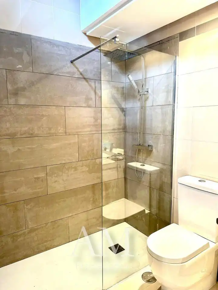 Bathroom of Duplexes for rent in Vigo   with Air Conditioner, Heating and Terrace