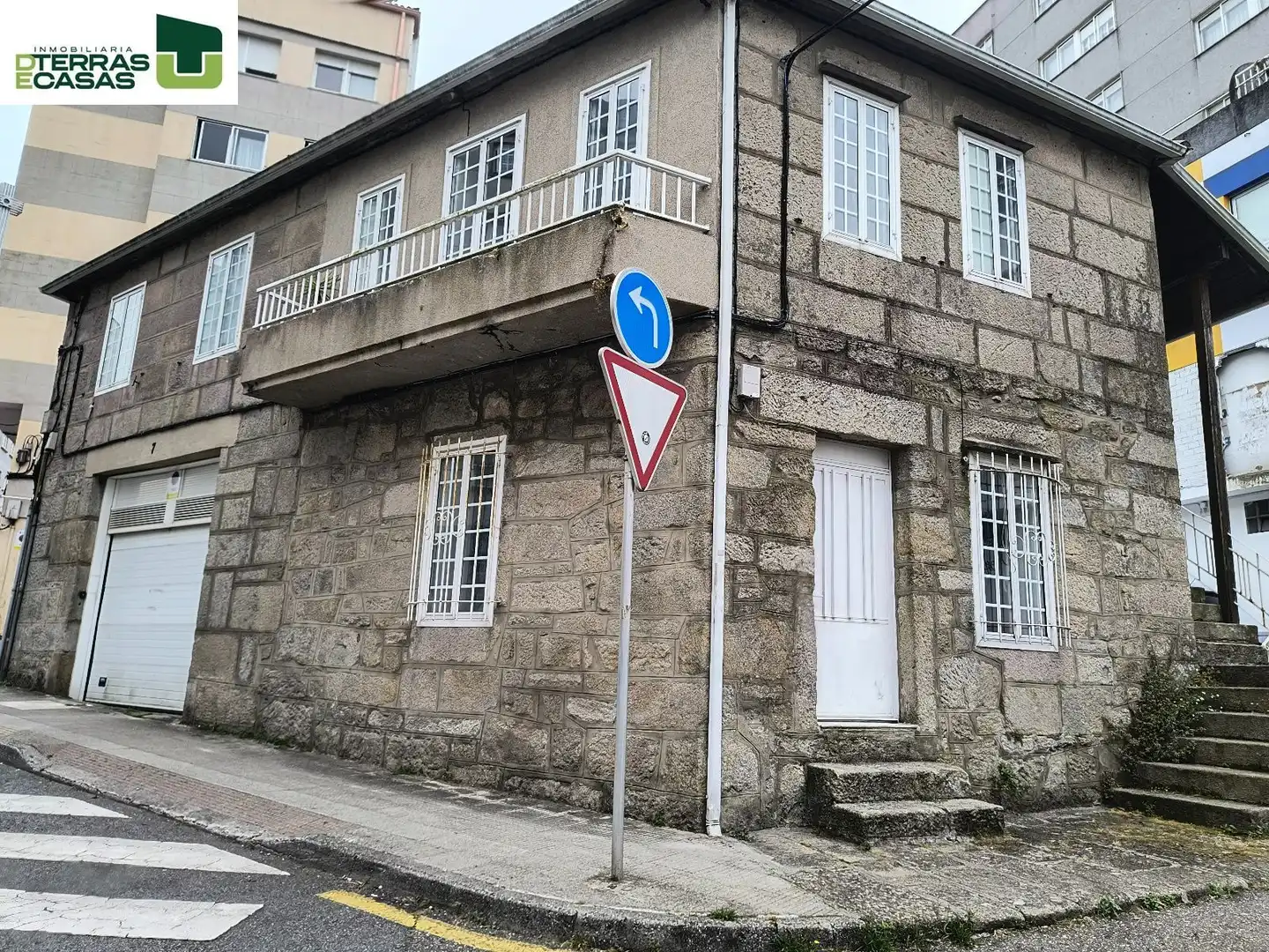 Vista exterior de Casa o xalet en venda en Pontevedra Capital  amb Terrassa, Traster i Moblat