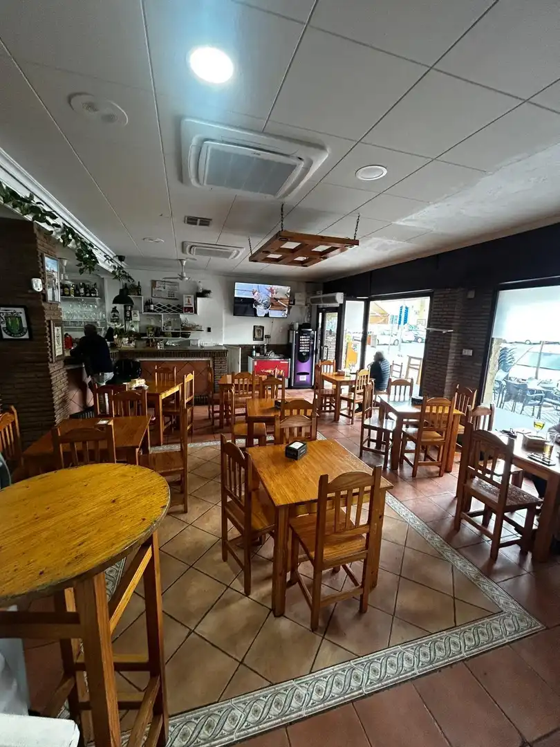 Local comercial en alquiler en Poniente-Norte - Miralbaida - Parque Azahara, imagen 16
