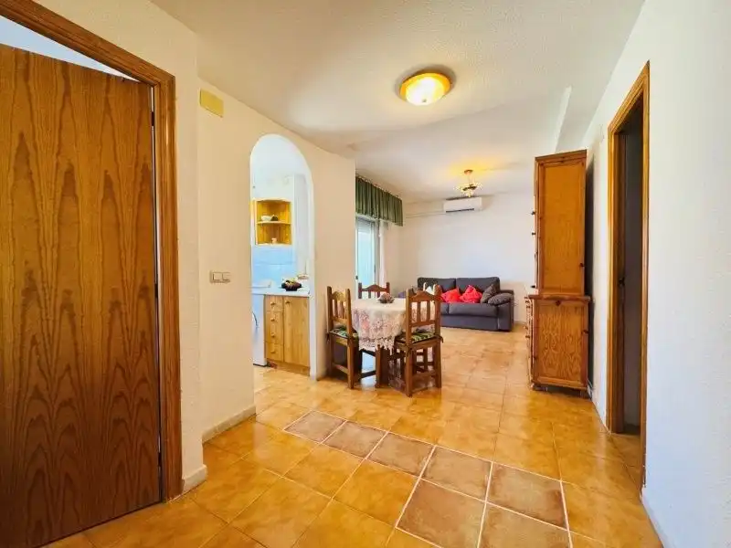 Sala d'estar de Apartament en venda en Torrevieja amb Aire condicionat, Moblat i Piscina comunitària